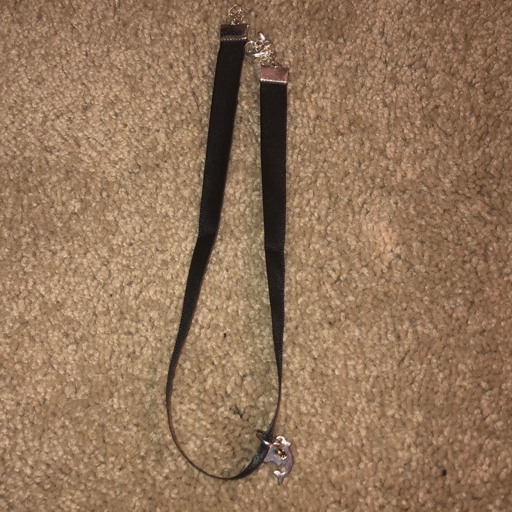 Black chocker